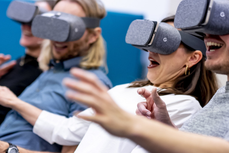 Dekoratives Bild der Kachel 'Extended Reality XR AR VR und 360 Grad-Video'